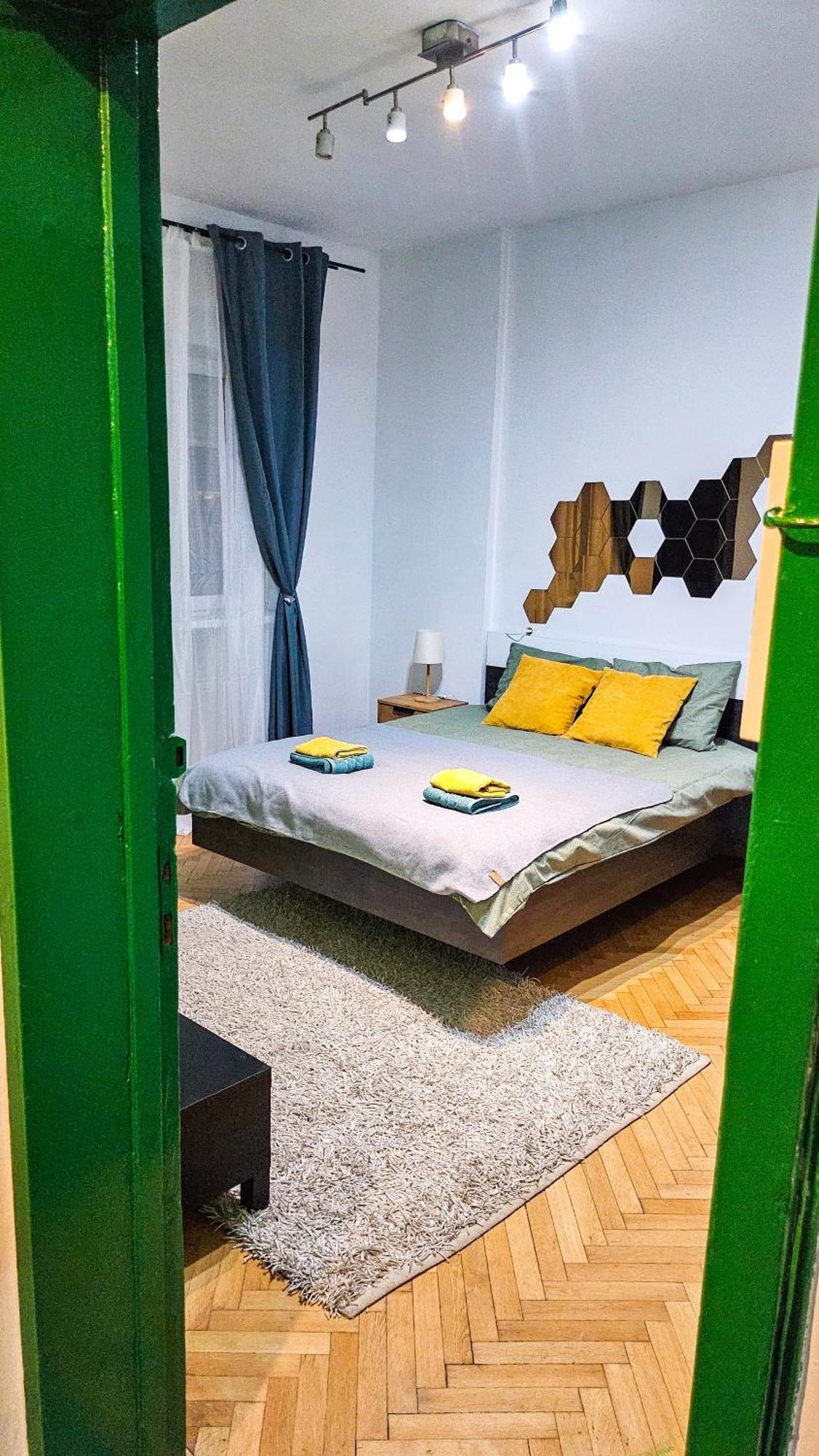 Downtown Tiny Houses Near Cismigiu Gardens Bucareste Exterior foto